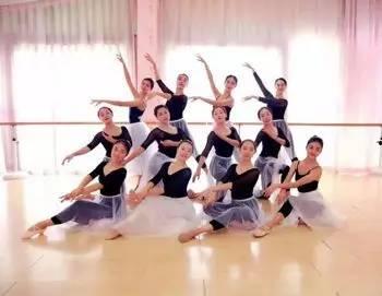 成人舞蹈小班热身视频,成人舞蹈小班热身视频精彩回顾